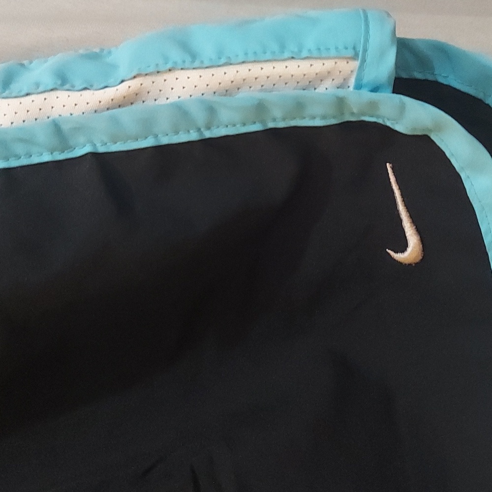 Nike dryfit Shorts Women's Size XS - Picture 3 of 4